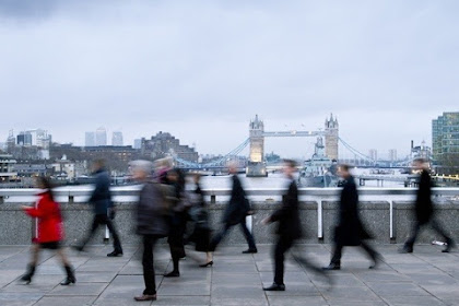 Pernah Bertanya Kenapa Orang Jepang Jalannya Cepat? Ini Alasannya!