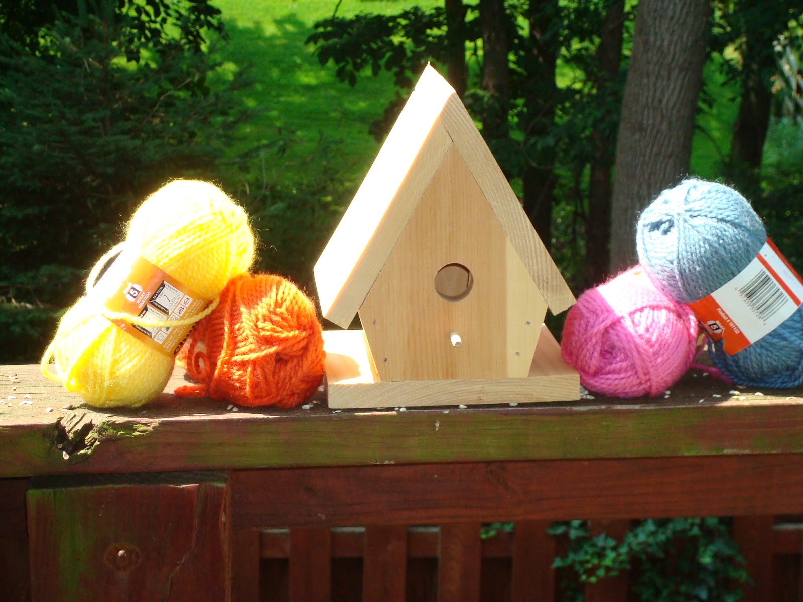Backyard Pilgrim Birdhouse yarn bomb!
