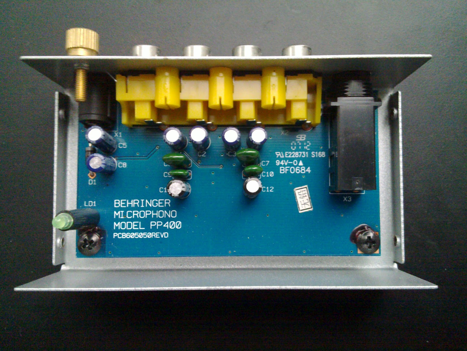 The Dismantler: Behringer Microphono PP400 phono preamp