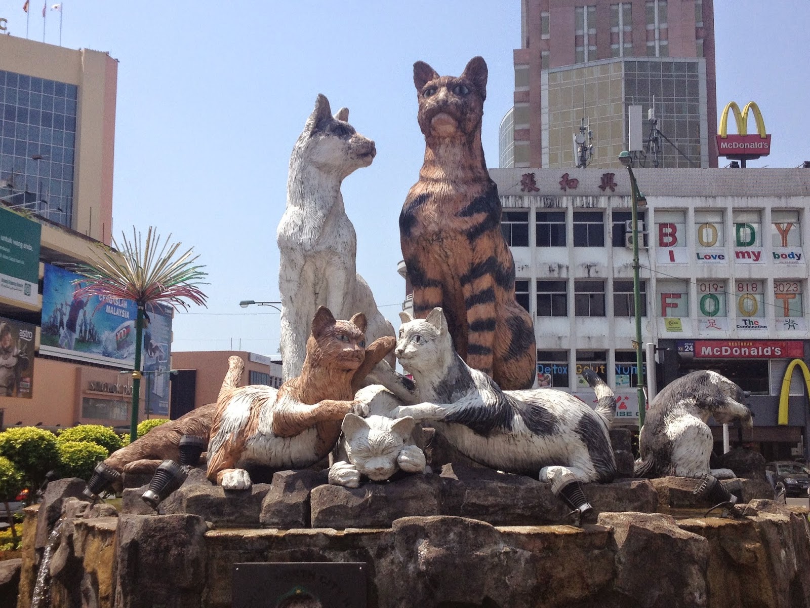 Kuching City Cat Statue