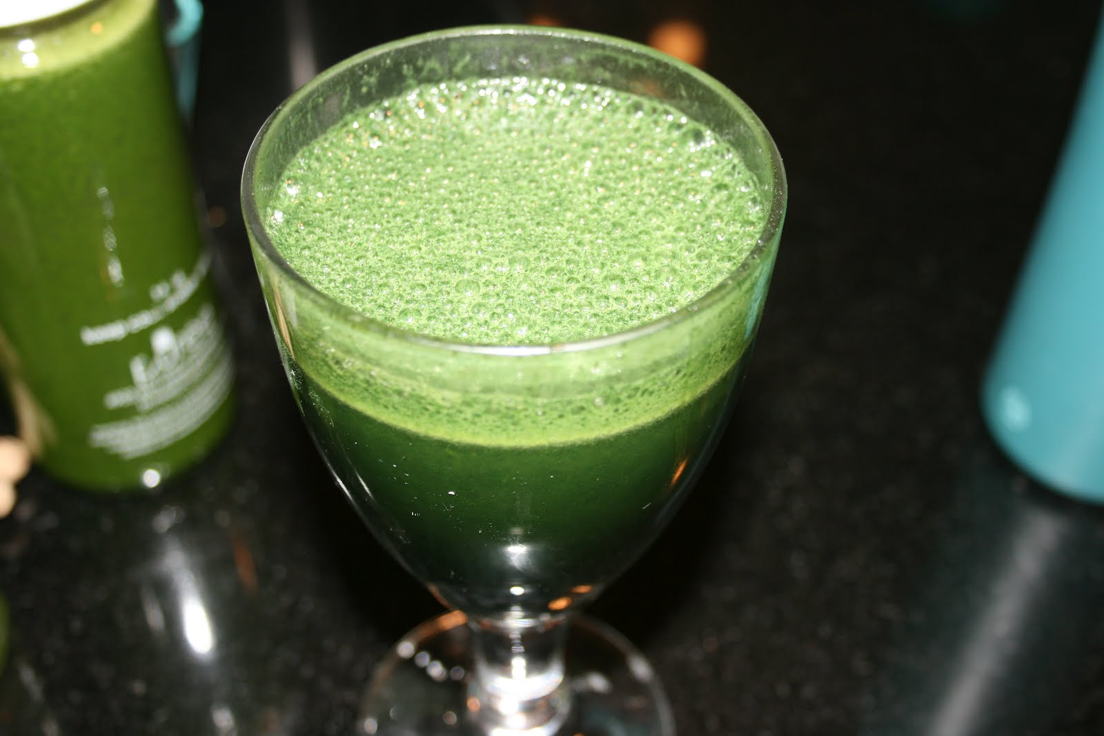 Raw Yoga Mom Spirulina Green Juice!!