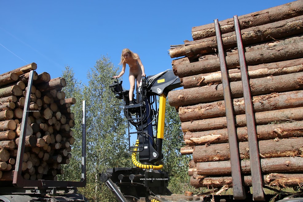[Nude-in-Russia] Isabel - Valdai Logging