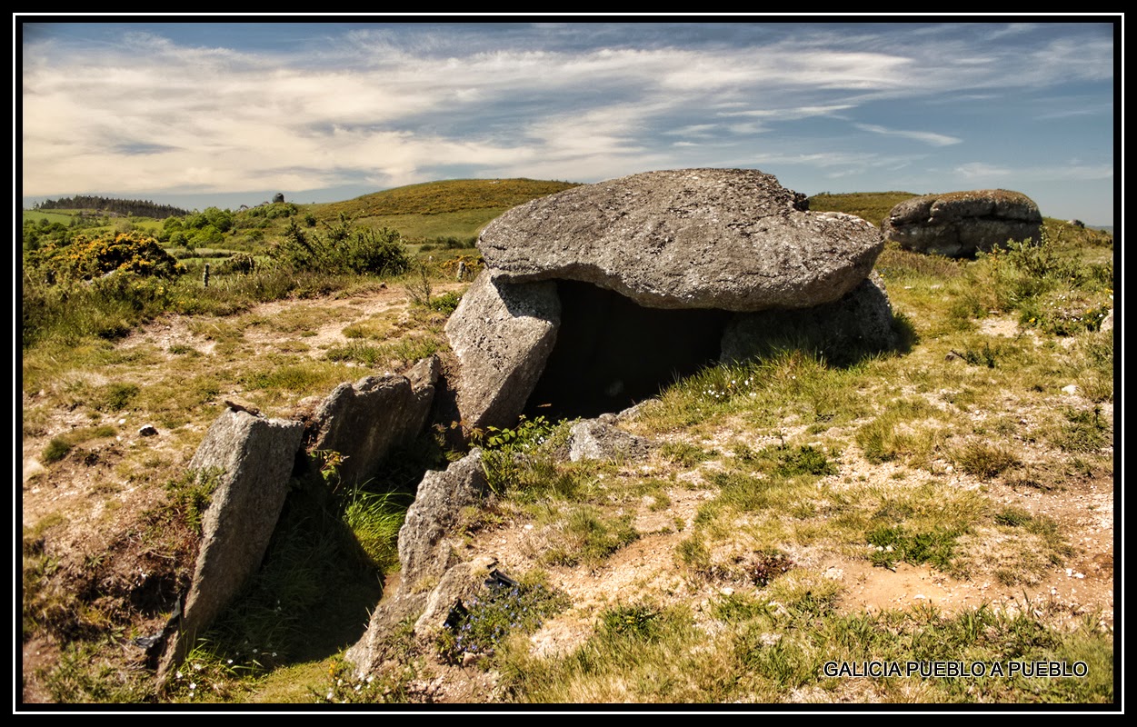 GALICIA PUEBLO A PUEBLO DÓLMEN FORNO DOS MOUROS, TOQUES