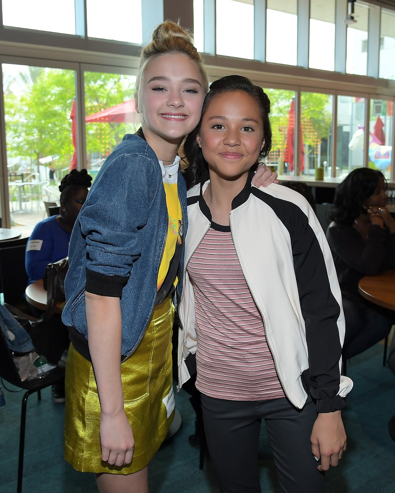 Nickalive Your Fave Nick Stars Rock Cute Styles For Nickelodeon S Sizzling Summer Camp Special Screening