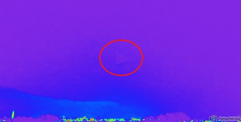 UFO a forma di piramide è stato visto sopra il Pentagono