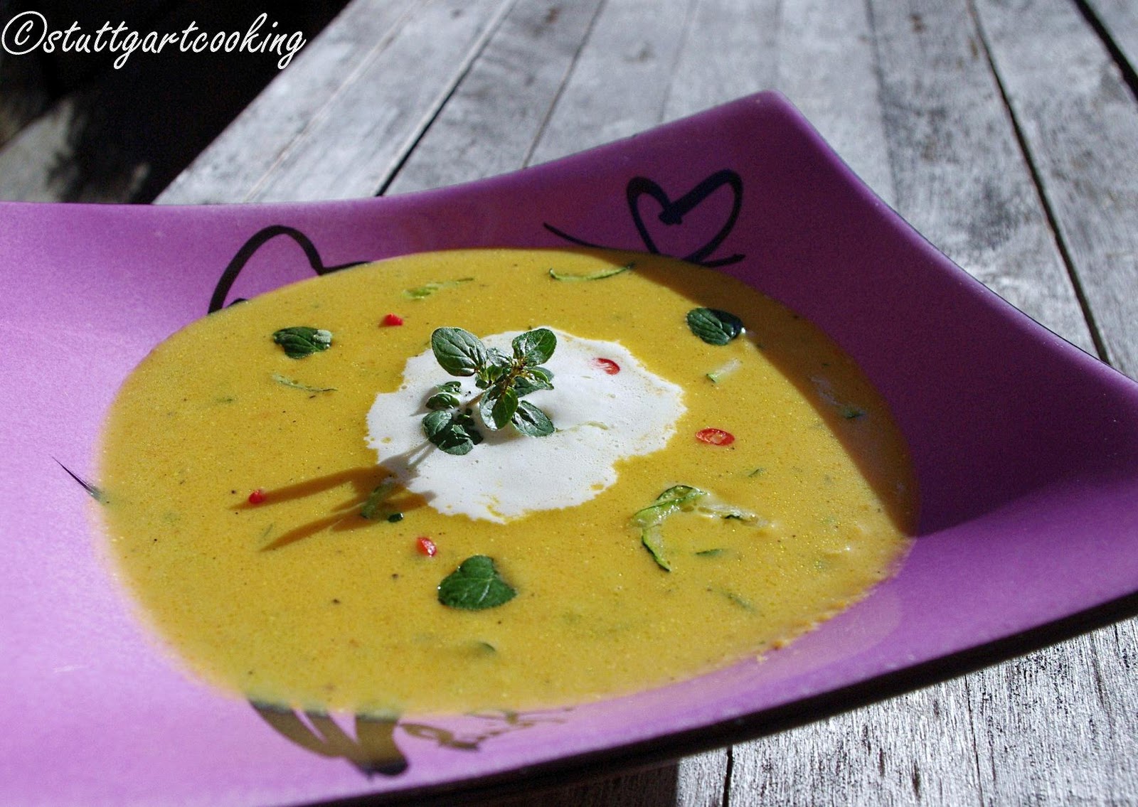 stuttgartcooking: Creme-Suppe aus Karotten-Zucchini und Chili