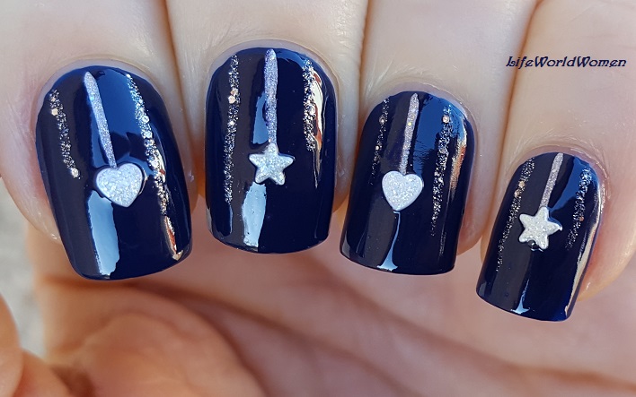 Life World Women: Dark Blue Christmas Nail Idea