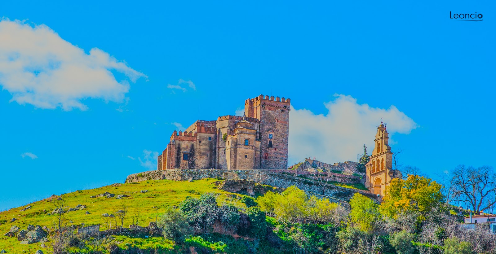FOTOGRAFÍA Y NATURALEZA EN ANDALUCÍA CASTILLO DE ARACENAHUELVA ( HDR )