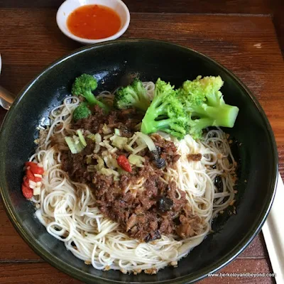 #279 vegetarian handmade thin noodles at Chun Shui Tang Cultural Tea House in Taichung, Taiwan