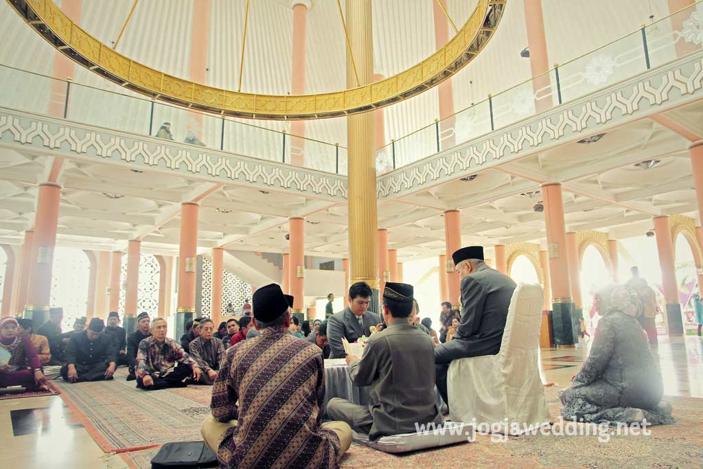 Inspirasi undangan pernikahan unik elegan-foto wedding Jogja