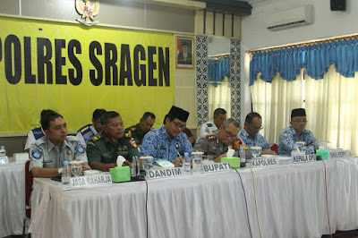 VICON BERSAMA KAPOLRI DALAM RANGKA CEK KESIAPAN SELURUH JAJARAN MENGHADAPI PAM NATAL 2018 DAN TAHUN BARU 2019 VICON BERSAMA KAPOLRI DALAM RANGKA CEK KESIAPAN SELURUH JAJARAN MENGHADAPI PAM NATAL 2018 DAN TAHUN BARU 2019