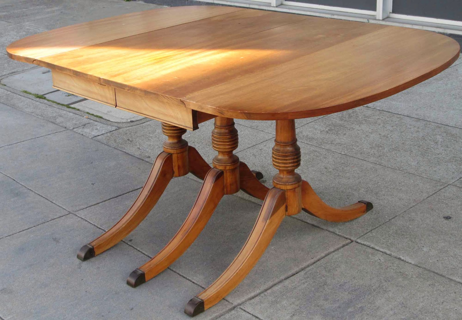 UHURU FURNITURE & COLLECTIBLES SOLD Duncan Phyfe DropLeaf Table with