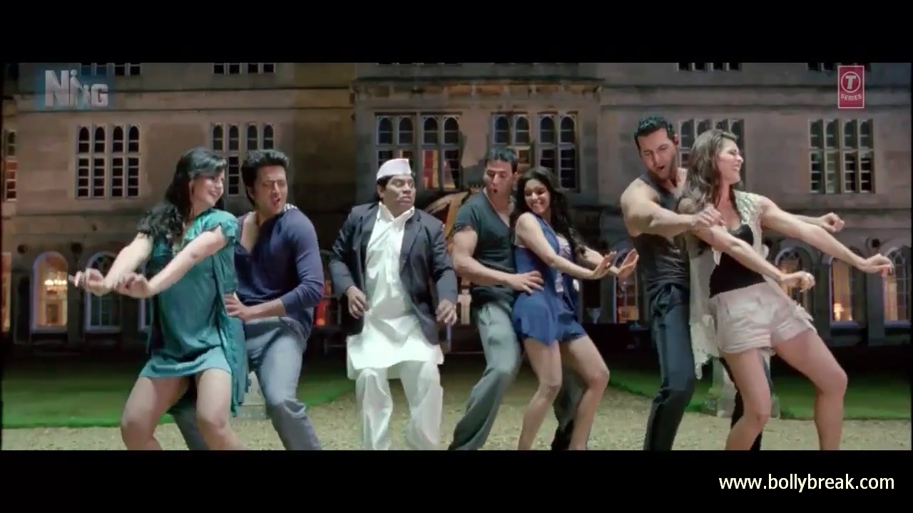 Zarine KhaJacquiline Fernandez Nighty Legs Dance1 - Jacquiline Fernandez Nigthy Pics - Housefull 2 - Right now Song