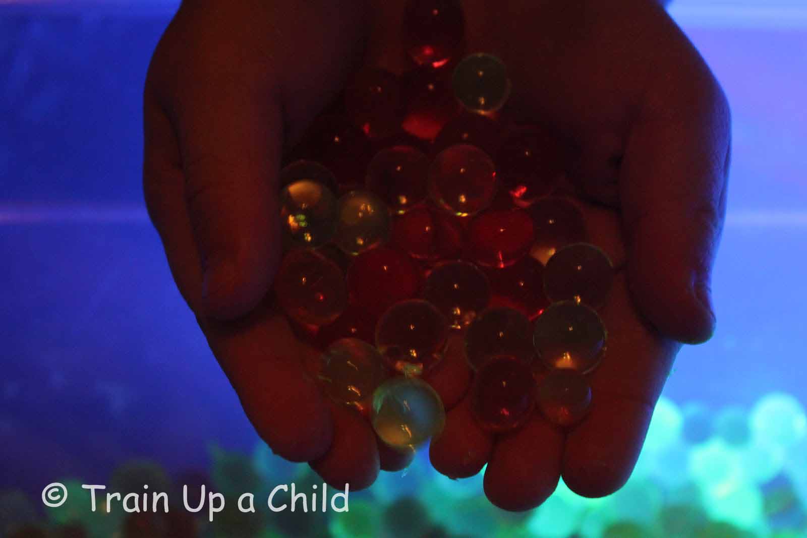 Design Context HOW TO MAKE GLOW IN THE DARK WATER BEADS UV REACTANT