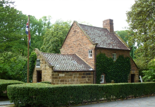 Cook's Cottage, Fitzroy Gardens - Fitzroy/ Collingwood  - Melbourne Suburb Checklist (12 Must-Dos!)