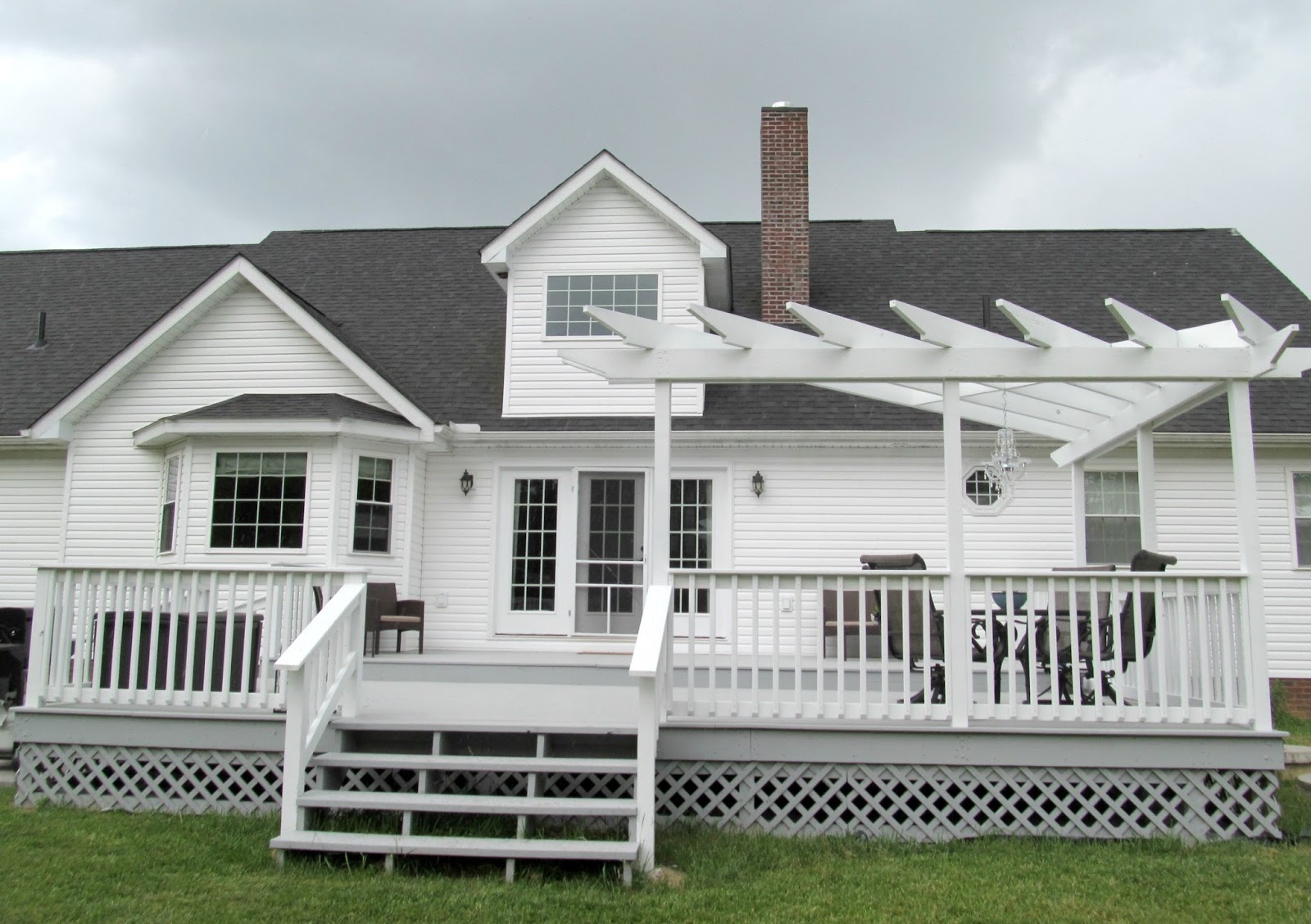 LL Farm Deck With Corner Pergola