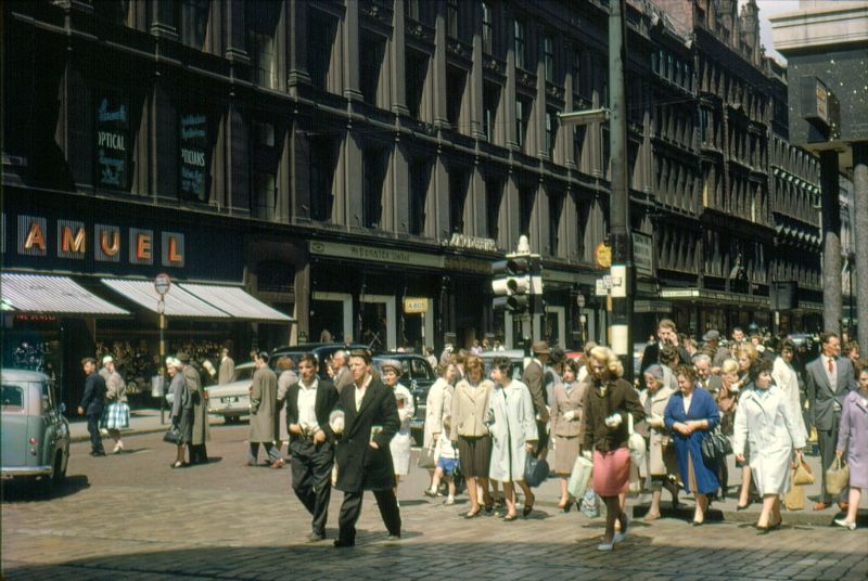 35 Impressive Color Photos That Capture Daily Life of Glasgow in the
