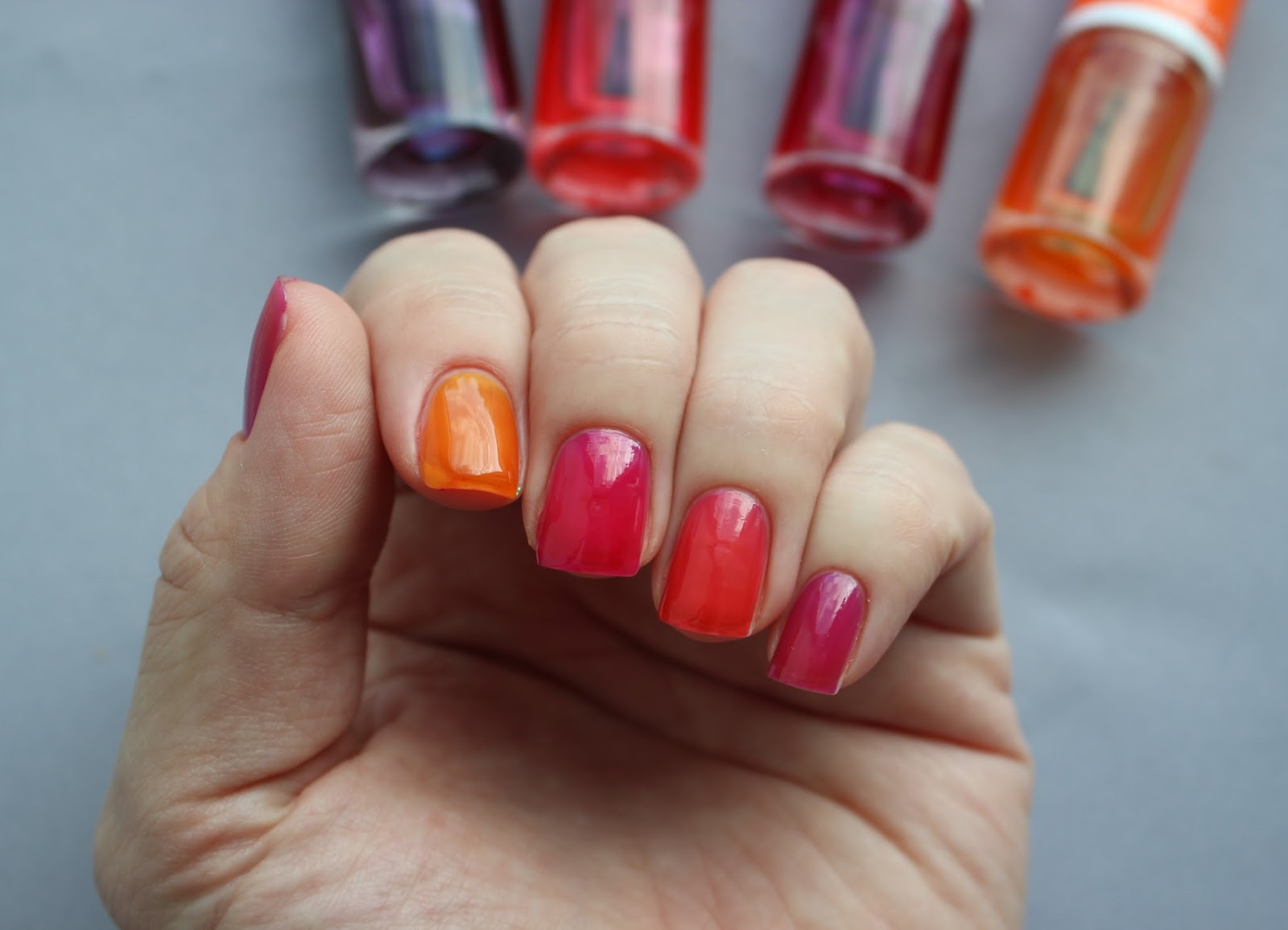 Лак желейный. Лак Maybelline Colorama Jelly. Maybelline Colorama Color show Jelly Tints Nail Polish. Лак желе. ЖЕЛЕЙНЫЙ лак для ногтей.