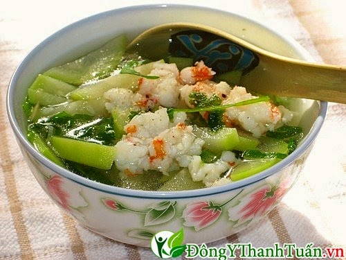 Món ăn mát gan - Canh tôm nấu bầu