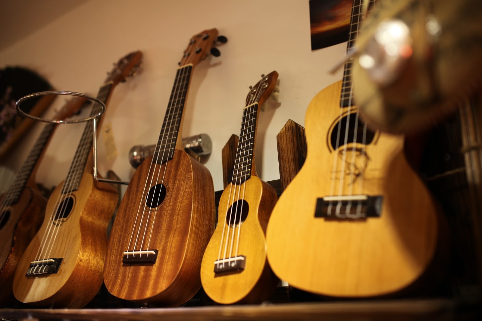 ウクレレ サイレント/エレキ マハロ①