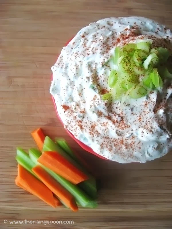 Garlicy Sour Cream & Onion Dip | www.therisingspoon.com