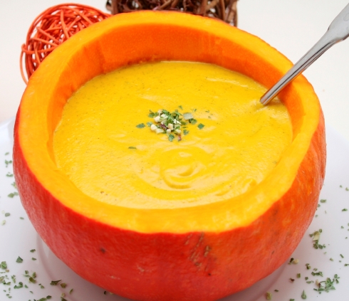 À Table with Rona & Gérard Boyer: Pumpkin Soup in its shell