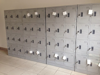 Tủ locker 24 ngăn để đồ cho nhân viên tại siêu thị, khu công nghiệp