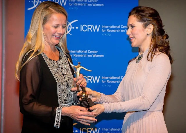 Crown Princess Mary of Denmark hand over the Champions for Change Award to Princess Mabel of The Netherlands