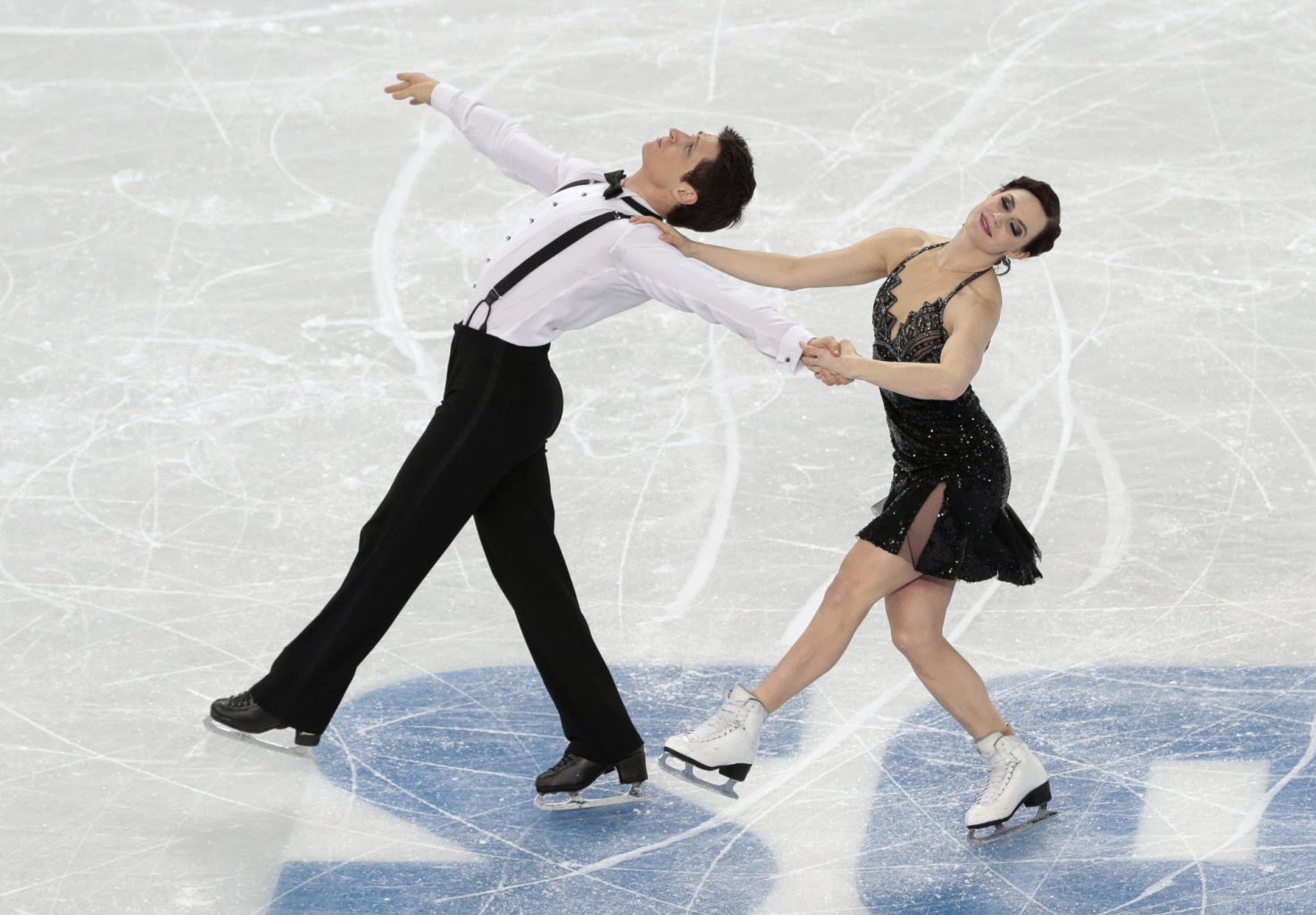 Tessa Virtue og Scott Moir (CAN) udfører deres korte dans ved Vinter OL 2014