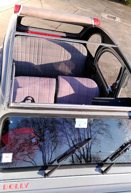 Citroën 2CV version Dolly, avec chauffeur pour votre mariage ou évènement. 
