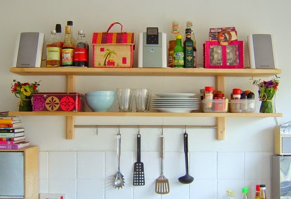 How to place the shelves in the kitchen