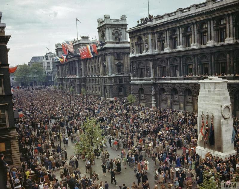 V. David-Martin: 8 mai 1945, la Victoire en Europe // 8 May 1945, VE Day