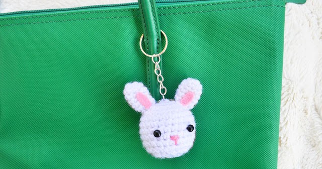 2000 Free Amigurumi Patterns: Rabbit Keychain
