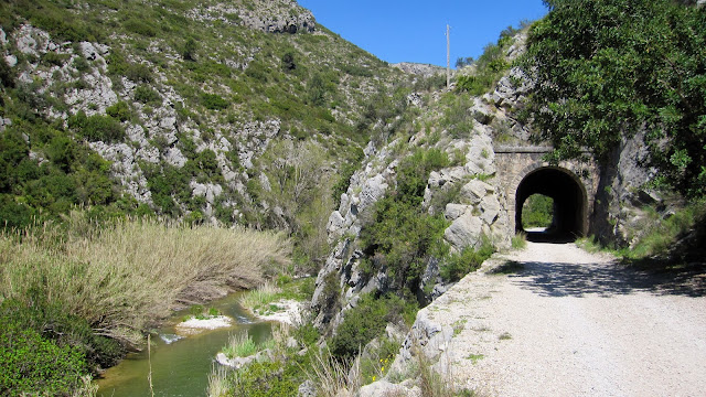 Túnel del ferrocarril Alcoi-Gandia al Racó del Duc o barranc de l'Infern