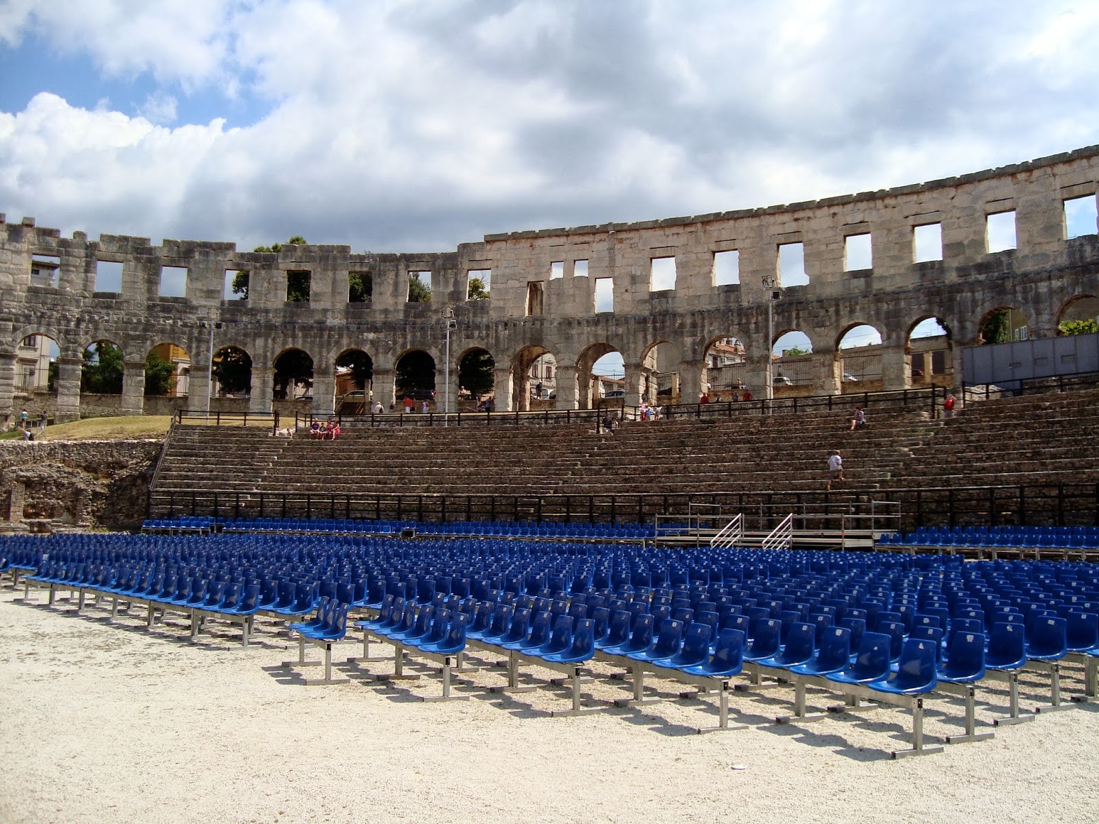 VIAJES EN LA MOCHILA 84. EL ANFITEATRO ROMANO DE PULA (CROACIA)