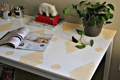 Diamond patterned craft table