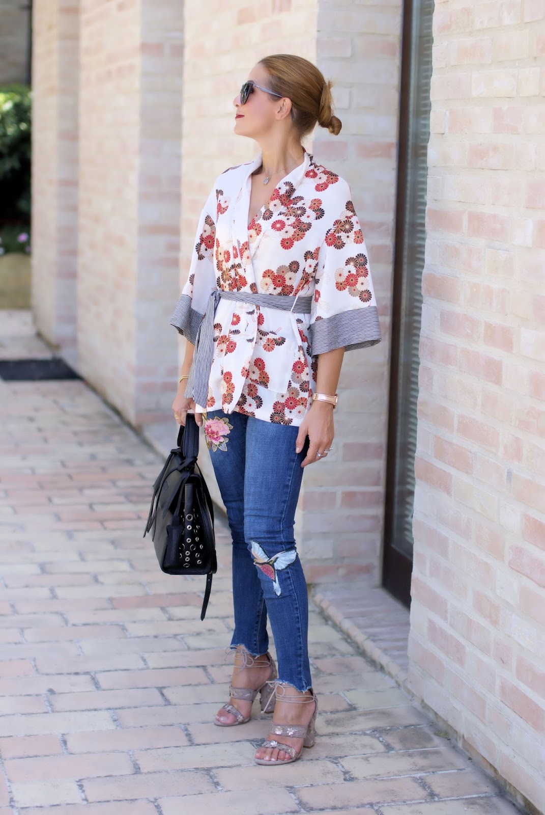 How to style a kimono top: Malloni bag, Le Silla shoes on Fashion and Cookies fashion blog, fashion blogger style