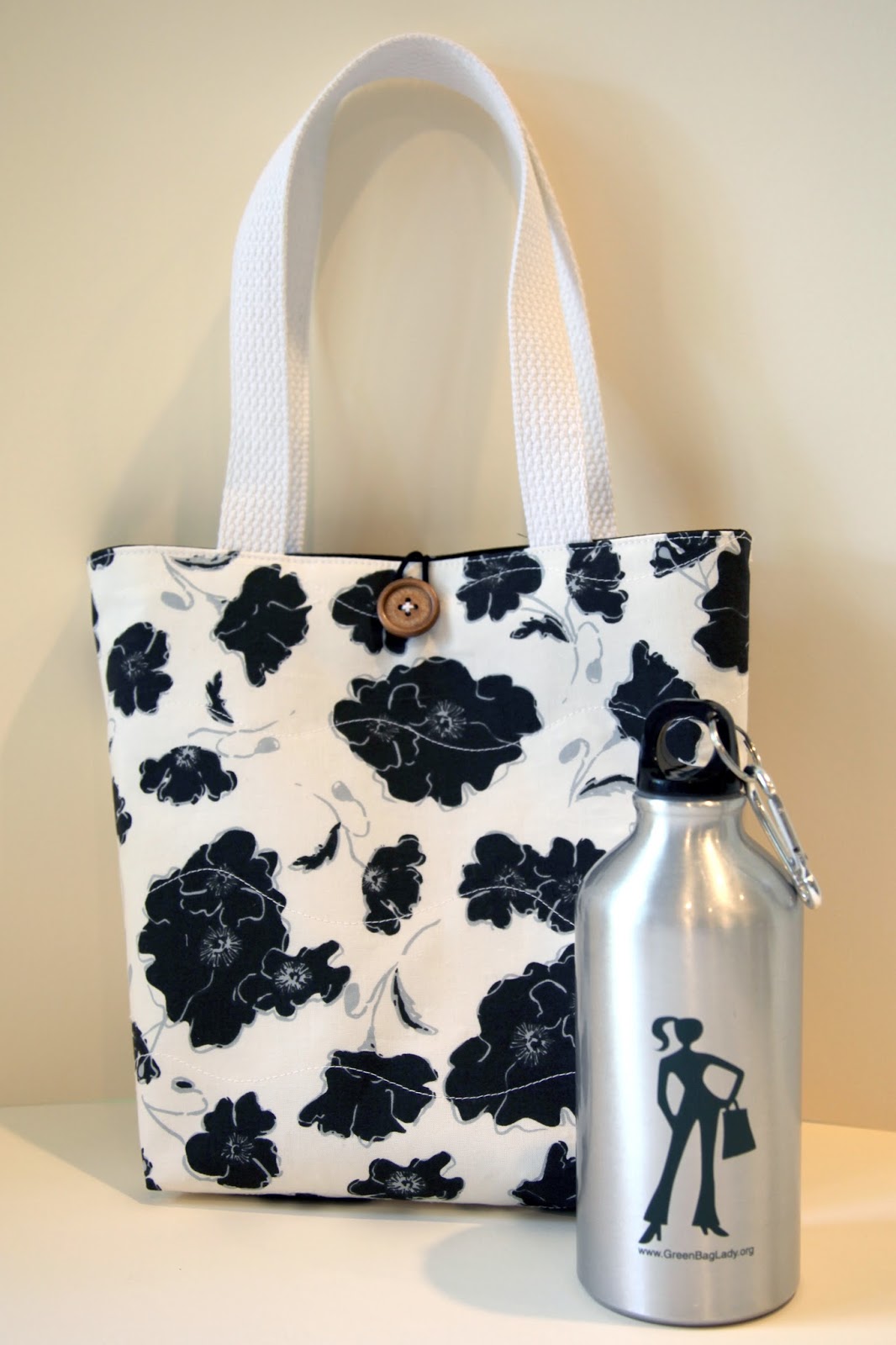 Green Bag Lady Quilted Lunch Tote Tutorial + a FREEBIE!