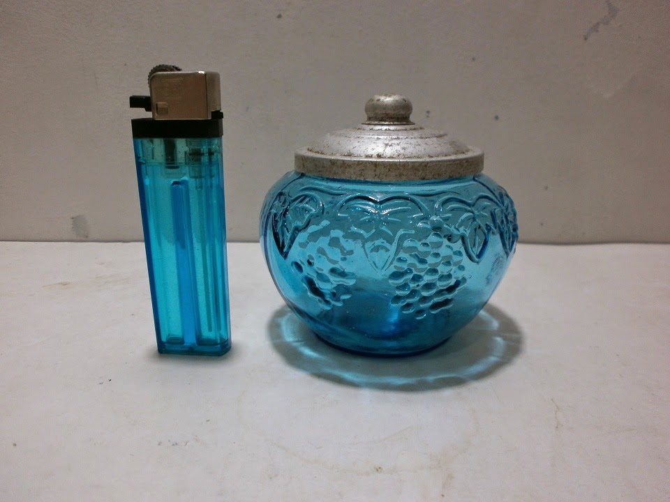 Antikpisan: Cepuk Kecil Biru Motif Anggur ( SOLD OUT / TERJUAL )