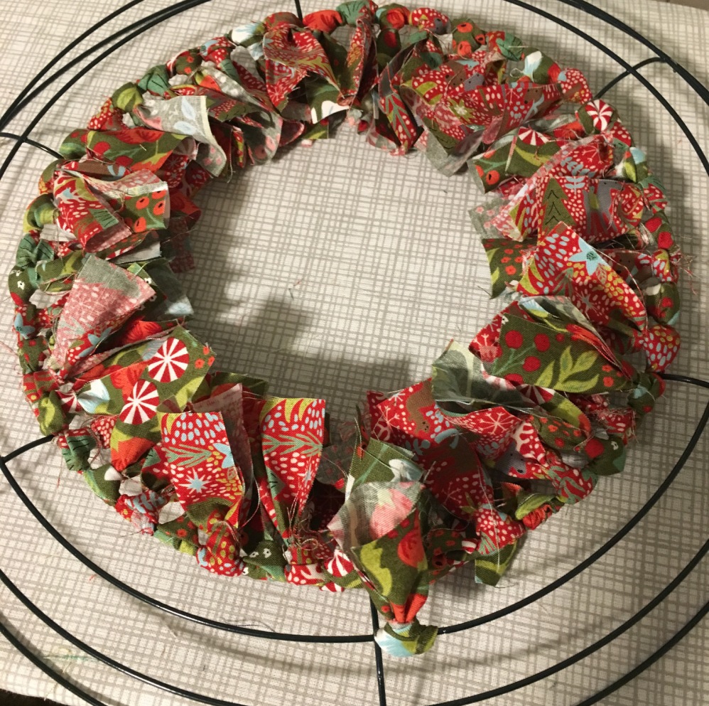 Happy Quilting Scrappy Fabric Wreaths 3 Finishes and a Tutorial