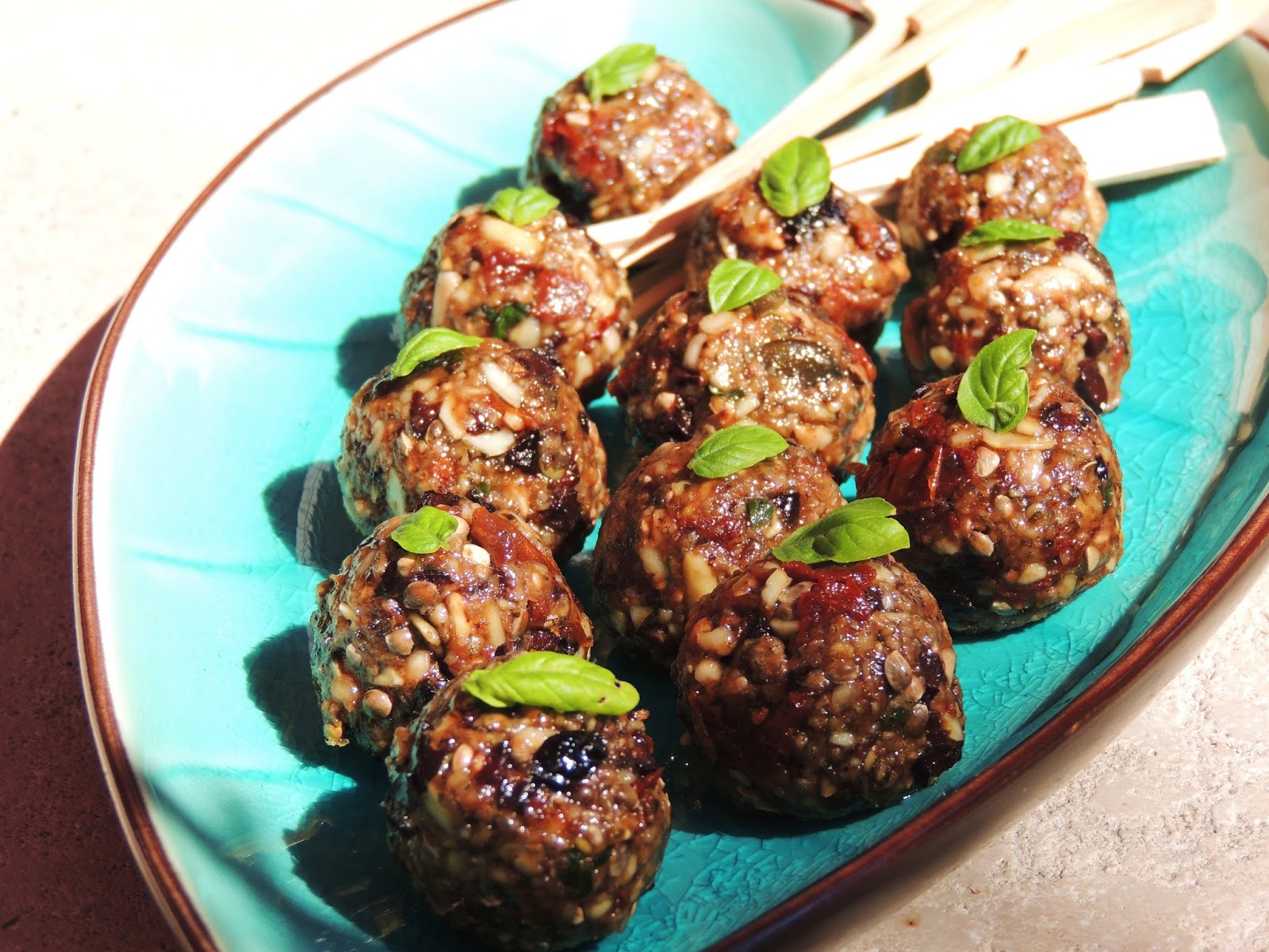 Recette Boulet : Boulettes Crues Noires Olives Pignons Midi