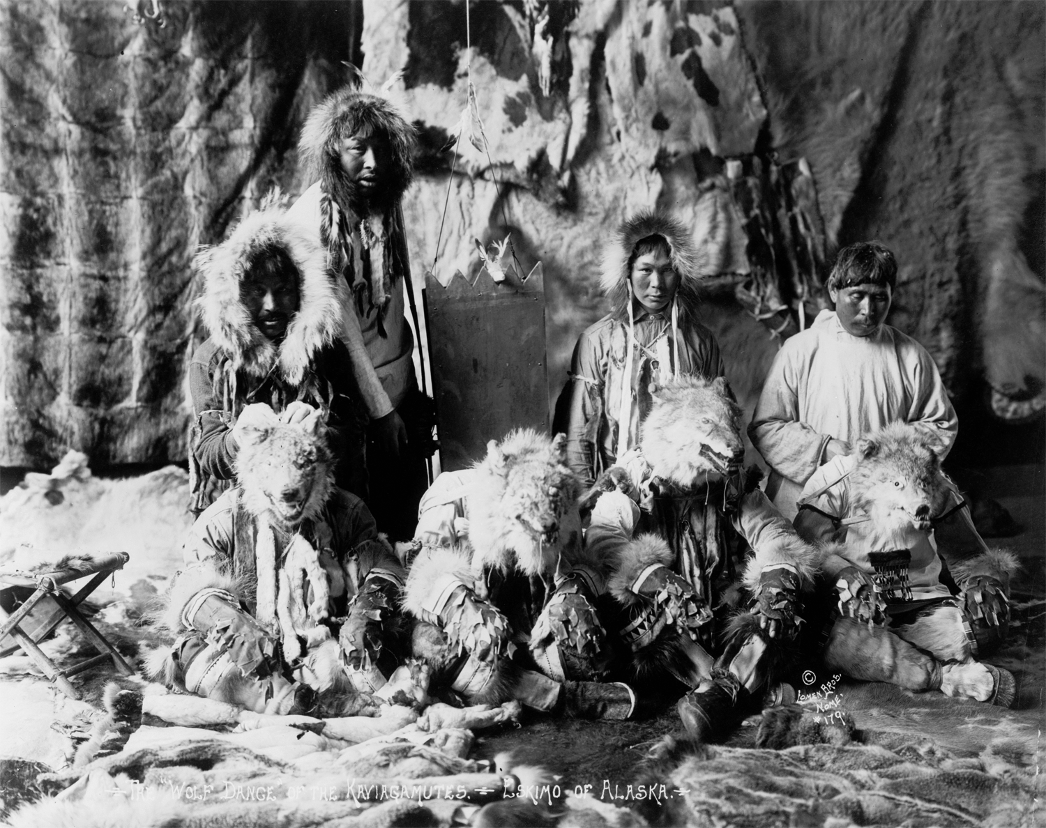 Аборигены аляски. Арктические пустыни инуиты. Аборигены аляски. Атабаски, алеуты и инуиты. Инуиты аляска 19 век.