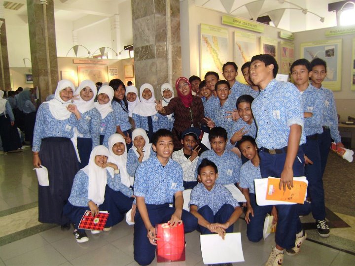 Smp 8 Tambun SELATAN ( Kelas 8.i ) StudyTour Bandung 