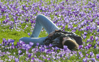 imagen dia de la primavera+mujer+flores