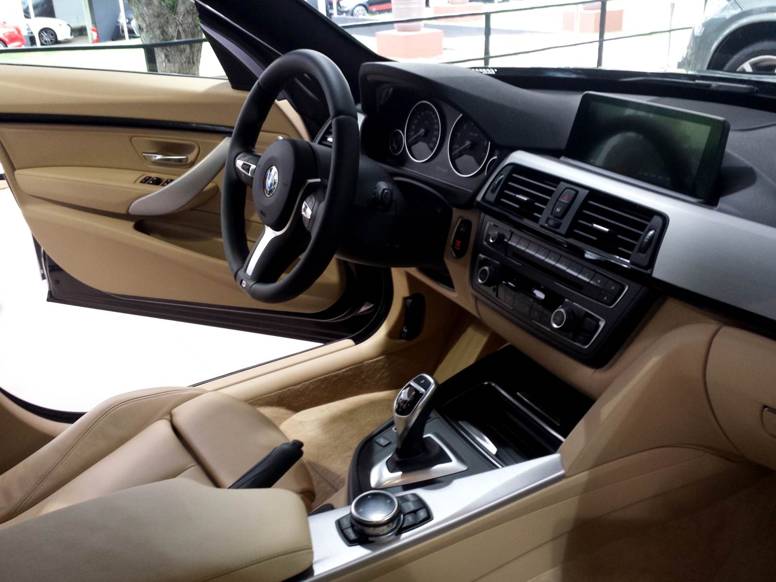 BMW 328i GTI x VW Golf GTI - interior