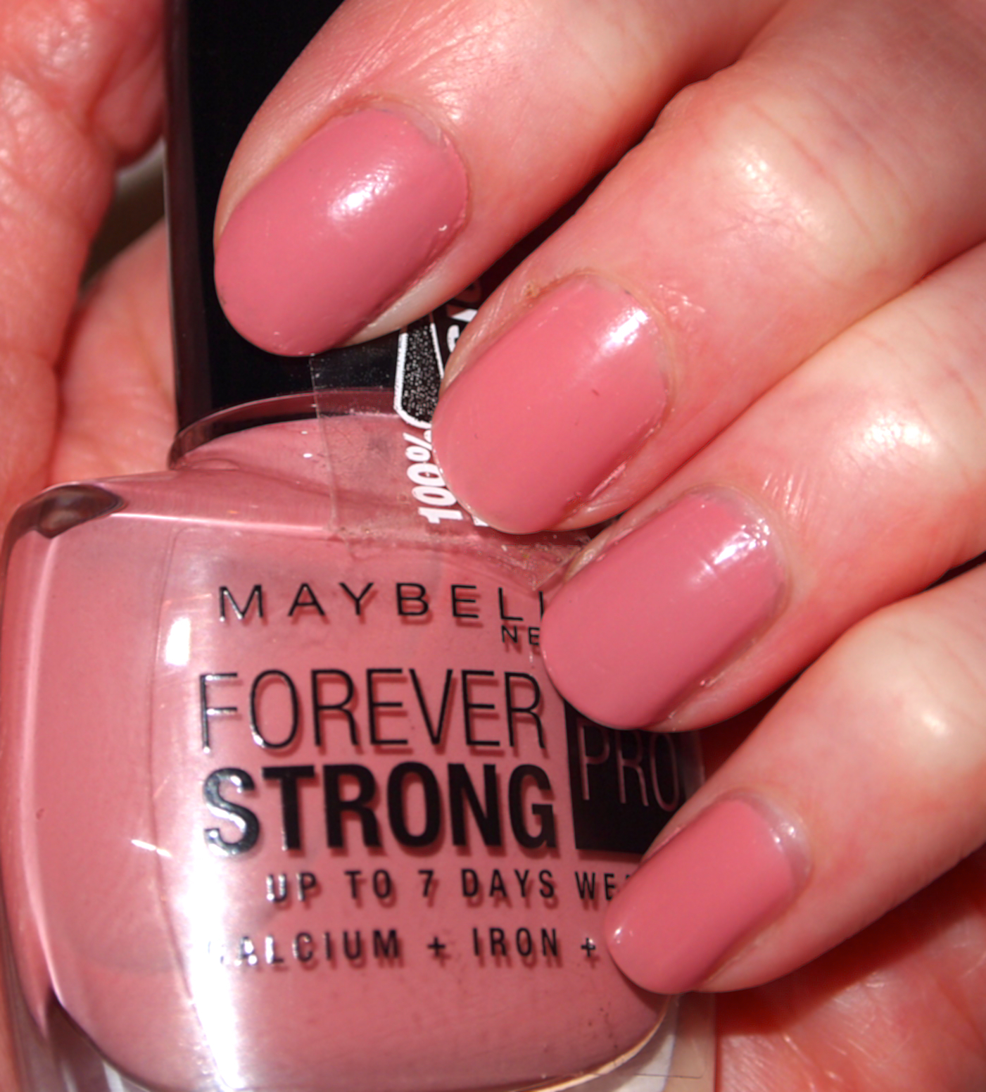 *Lipstick Fever* Maybelline Forever Strong Nail Polish
