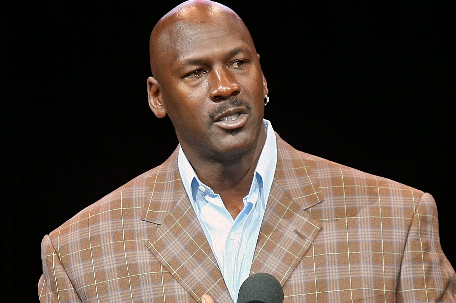 michael jordan1 Basketball legend Michael Jordan now a billionaire, joins Forbes list