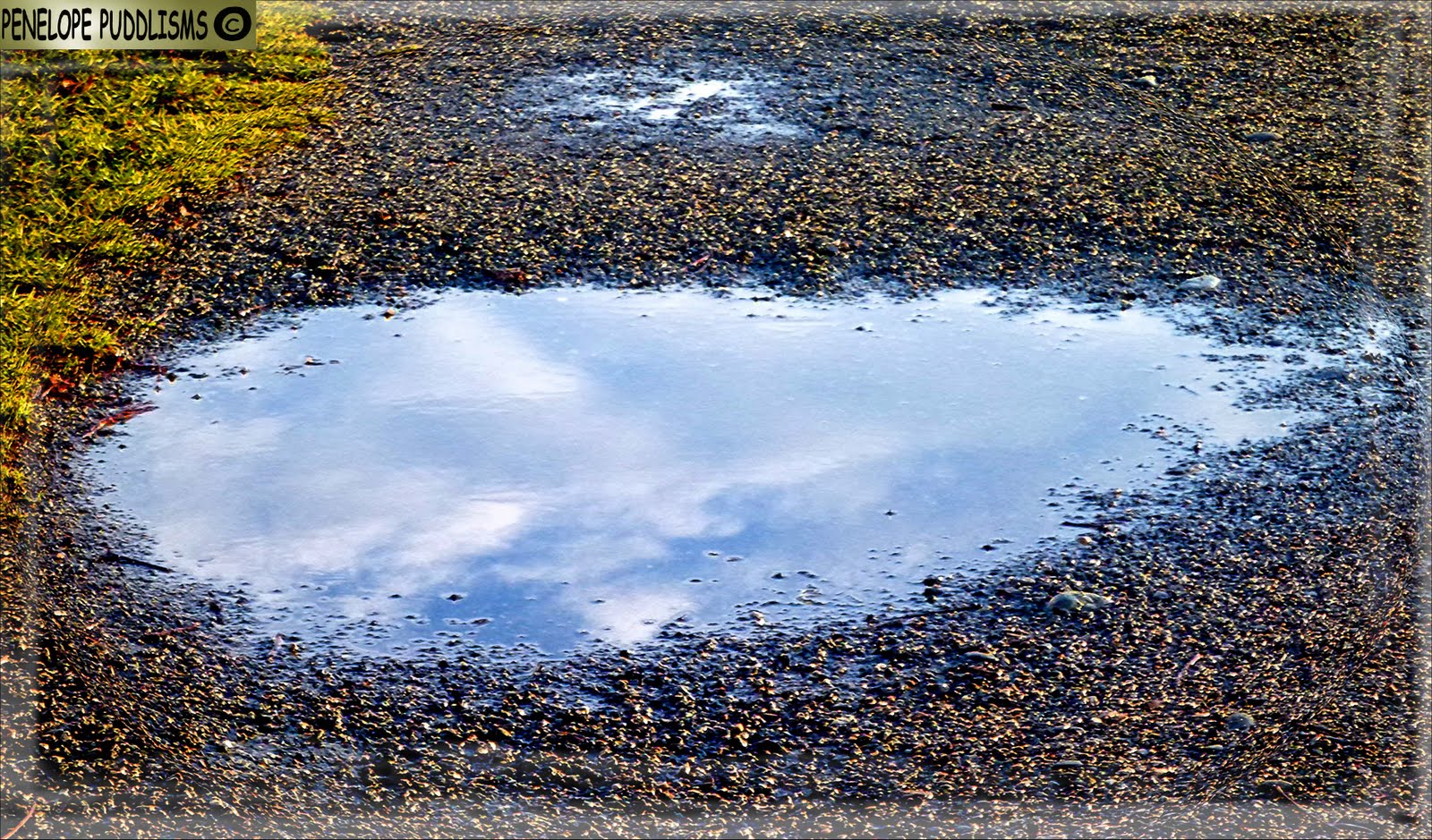 Вода прозрачная лужа