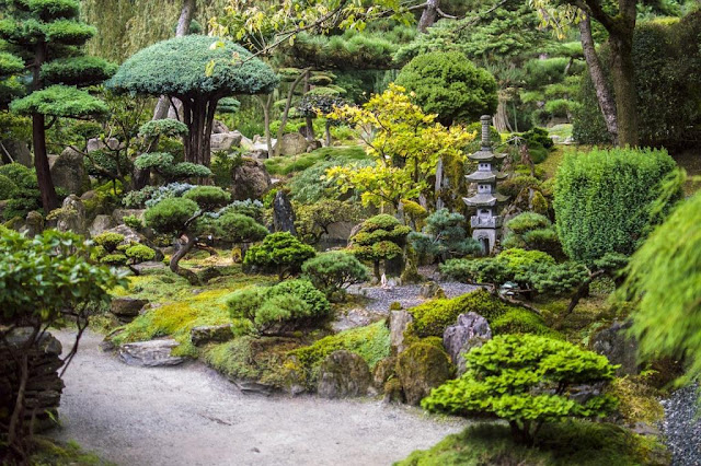 mendesain taman gaya taman jepang