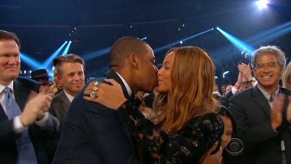257CF95D00000578 2938234 image a 119 1423452313652 Beyonce & Jay Z kiss as they win award + other fab pics from inside 2015 Grammys